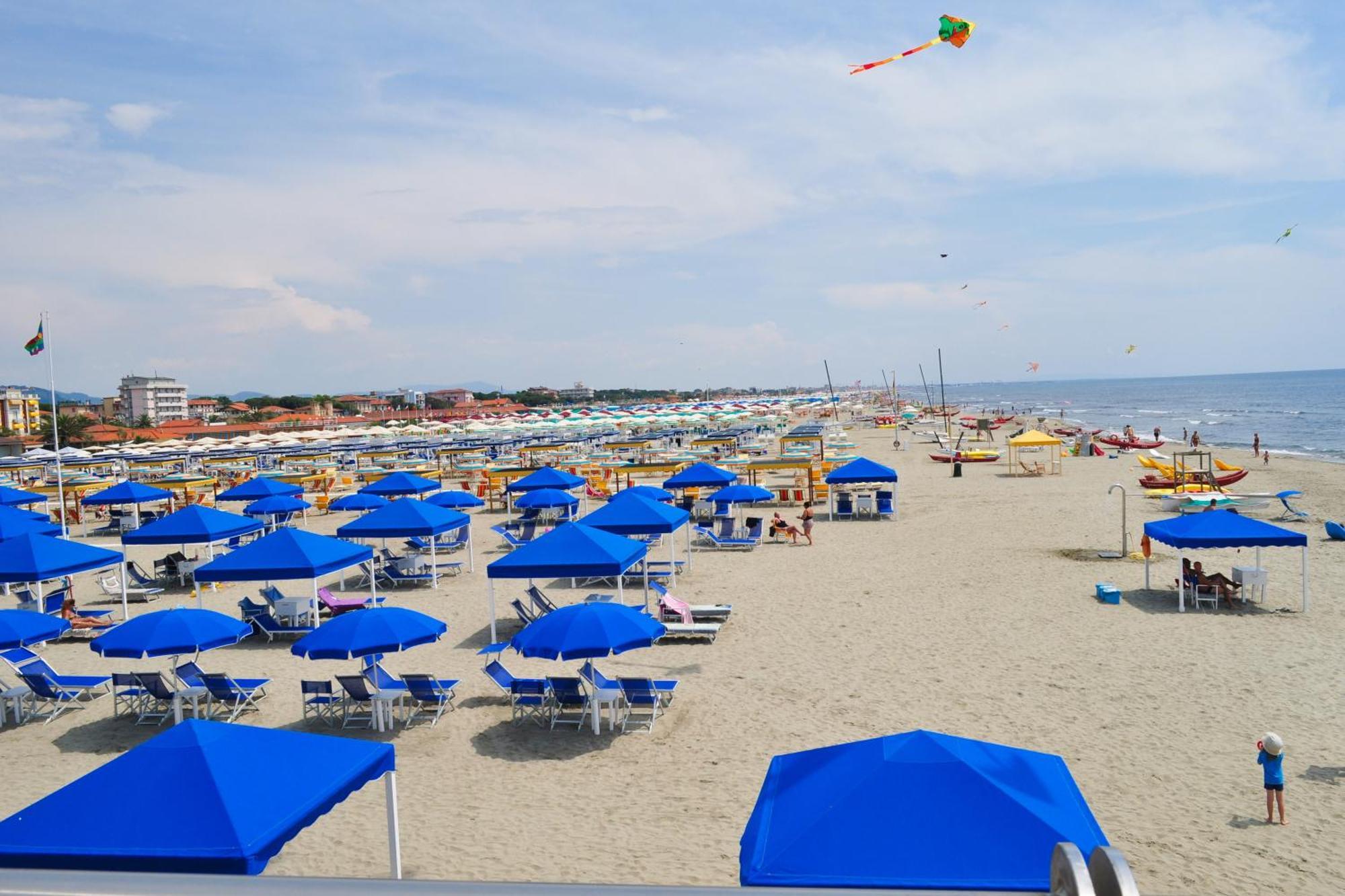 La Casina Del Pescatore On The Beach - Happy Rentals Marina di Pietrasanta Exterior foto